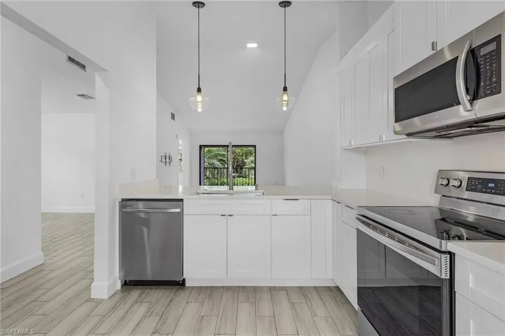 9295  Lake Park  DR, Fort Myers, FL 33919