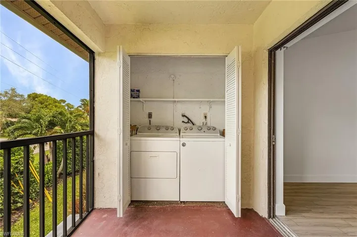 9295  Lake Park  DR, Fort Myers, FL 33919