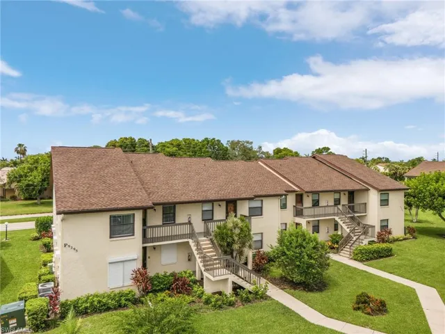 9295  Lake Park  DR, Fort Myers, FL 33919