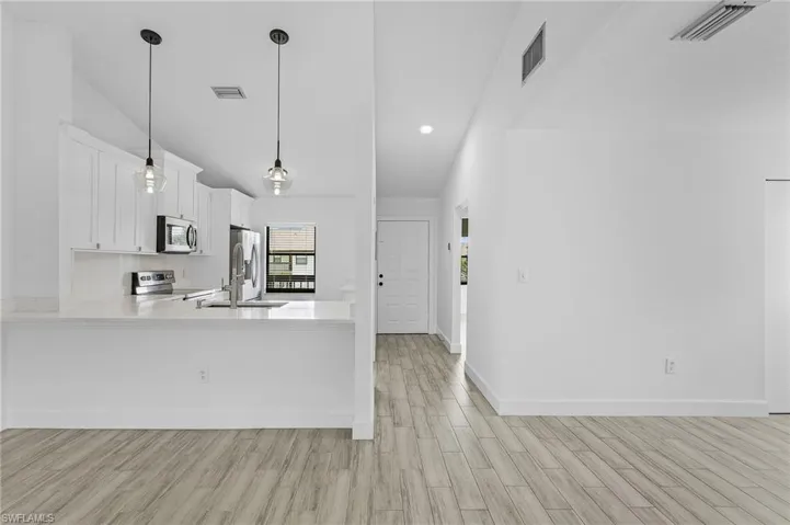 9295  Lake Park  DR, Fort Myers, FL 33919