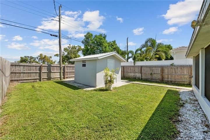 545 & 547  106TH N AVE, NAPLES, FL 34108