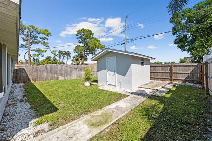 545 & 547  106TH N AVE, NAPLES, FL 34108