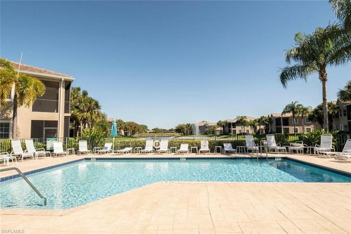 Wellington II Community Pool