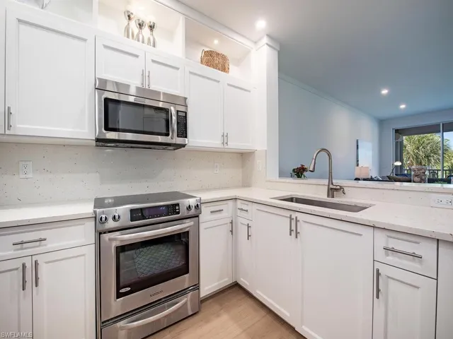 7670  Pebble Creek  CIR, Naples, FL 34108