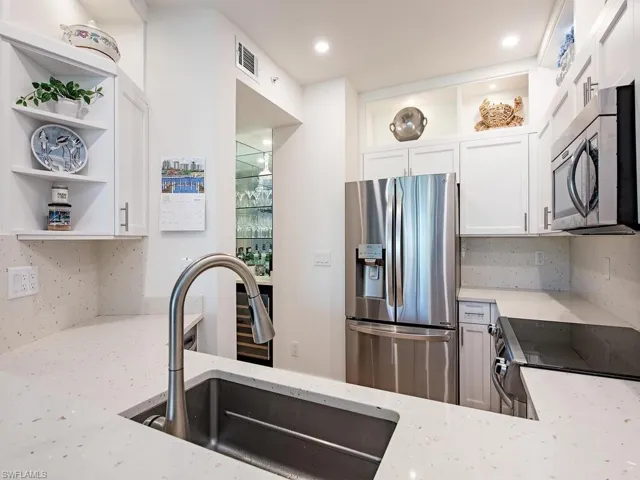 7670  Pebble Creek  CIR, Naples, FL 34108