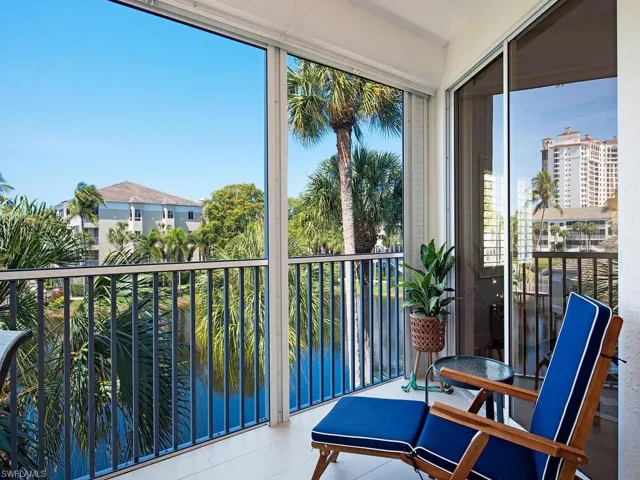 7670  Pebble Creek  CIR, Naples, FL 34108