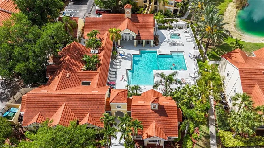 Main Pool w. Spa
