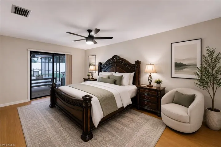 Sliding glass door opening to a screened-in patio, wood-finish flooring, recessed lighting, and a ceiling fan