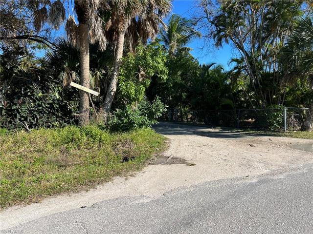Entrance to Private Road off of Tortuga St
