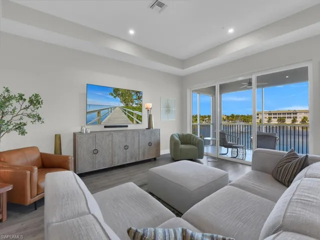 Tray Ceiling In Great Room