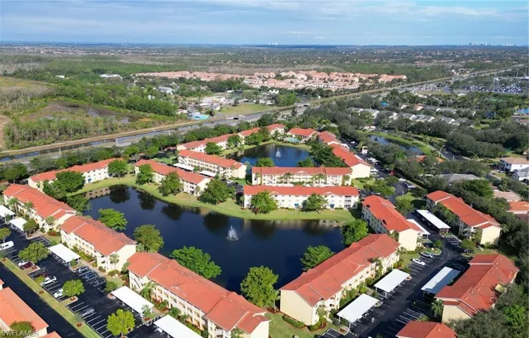 8298 Key Royal Ln 424, Naples, Florida 34119
