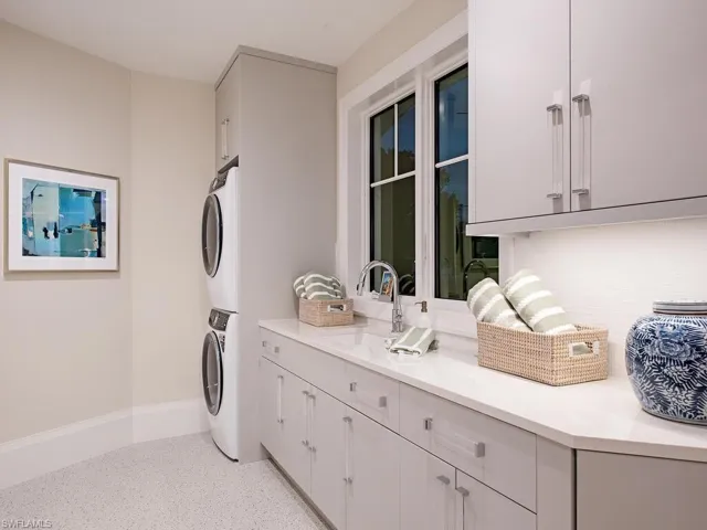 Upper laundry