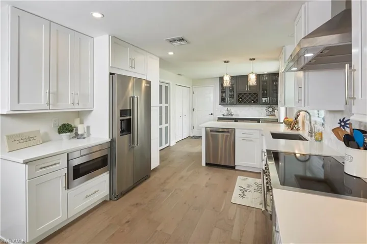 This gourmet kitchen is pure perfection!