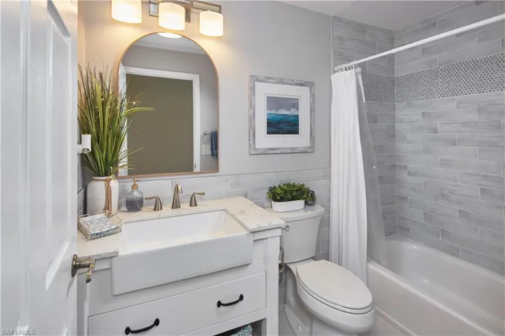 Guest bathroom.