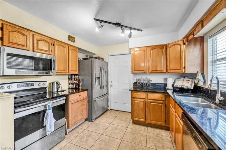 425 Morgan CIR S, LEHIGH ACRES FL 33936