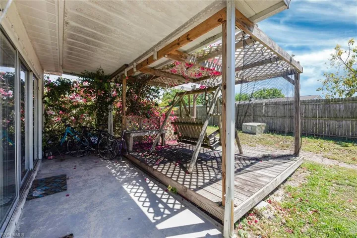 425 Morgan CIR S, LEHIGH ACRES FL 33936