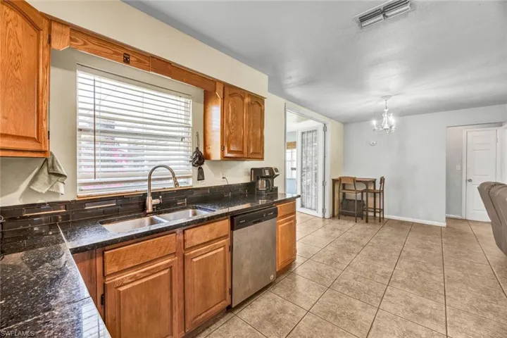 425 Morgan CIR S, LEHIGH ACRES FL 33936