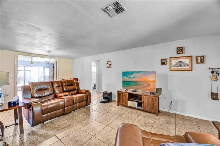 425 Morgan CIR S, LEHIGH ACRES FL 33936