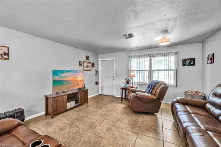 425 Morgan CIR S, LEHIGH ACRES FL 33936