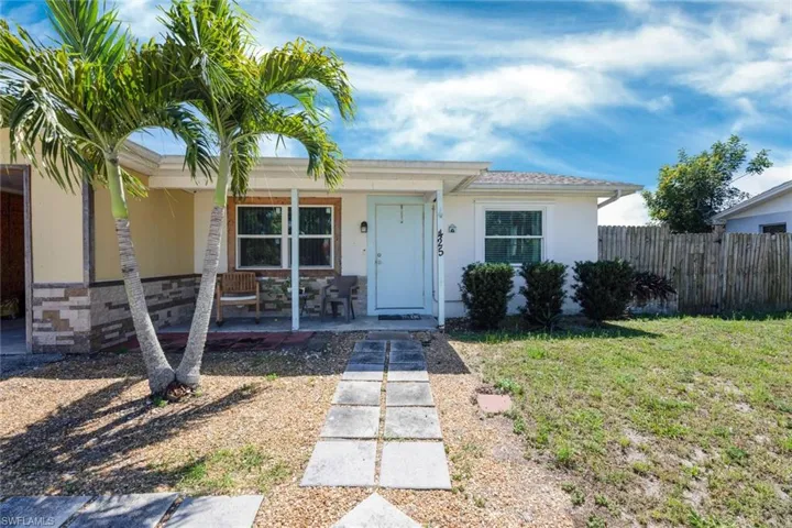 425 Morgan CIR S, LEHIGH ACRES FL 33936