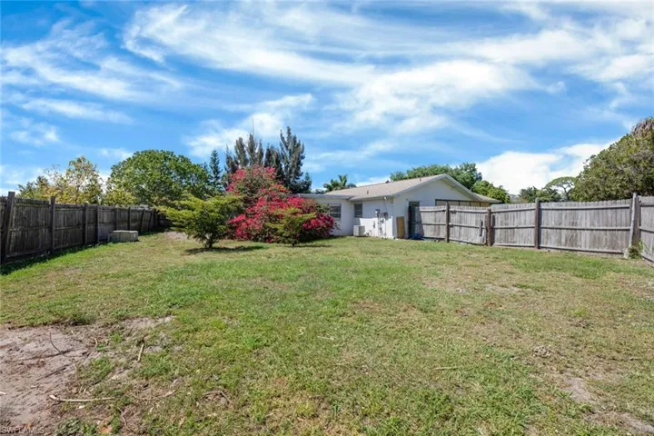 425 Morgan CIR S, LEHIGH ACRES FL 33936