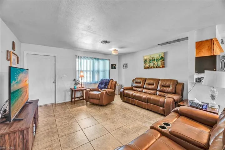 425 Morgan CIR S, LEHIGH ACRES FL 33936