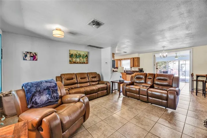 425 Morgan CIR S, LEHIGH ACRES FL 33936