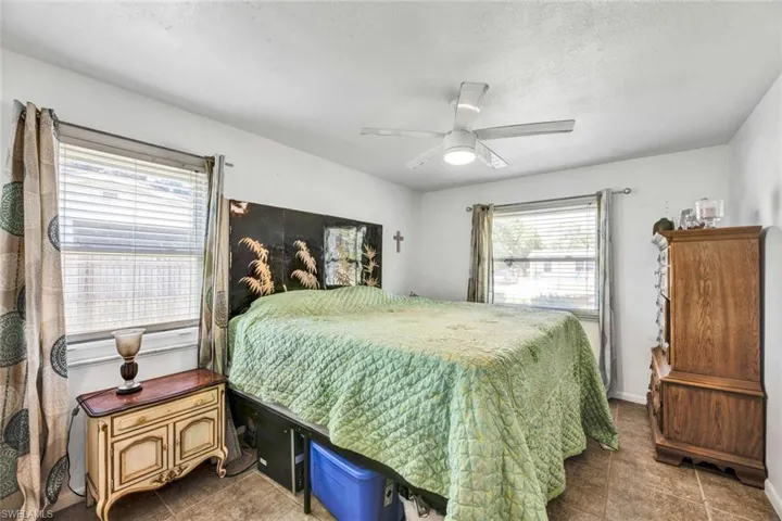 425 Morgan CIR S, LEHIGH ACRES FL 33936