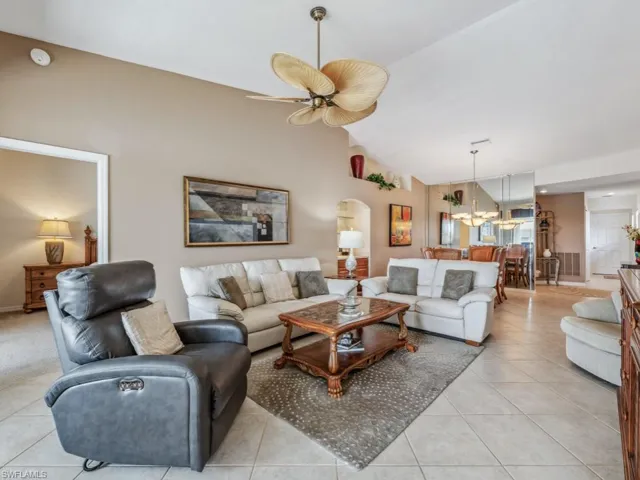 6070  Pinnacle  LN, Naples, FL 34110