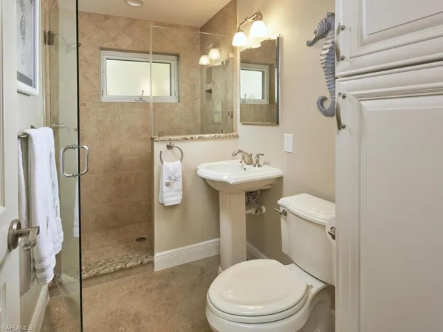 Guest bathroom.