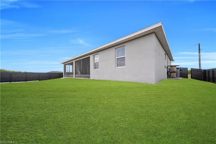 384  Neighborly  RD, Labelle, FL 33935
