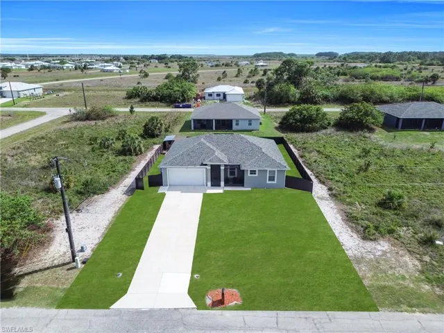 384  Neighborly  RD, Labelle, FL 33935