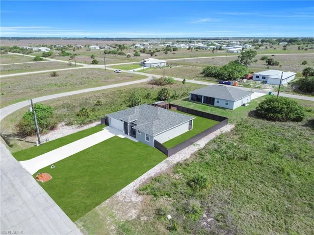 384  Neighborly  RD, Labelle, FL 33935