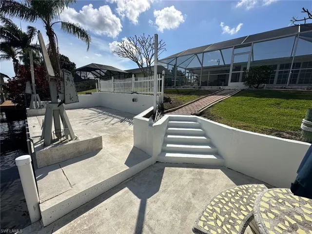 Concrete cantilever dock