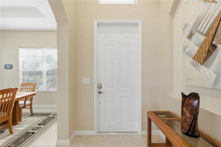 Entry with volume ceiling