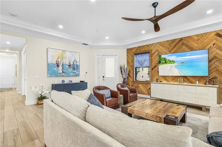 2488 Breakwater Way 13101, Naples, Florida 34112