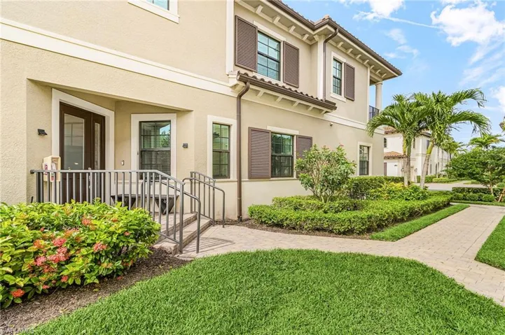 2488 Breakwater Way 13101, Naples, Florida 34112