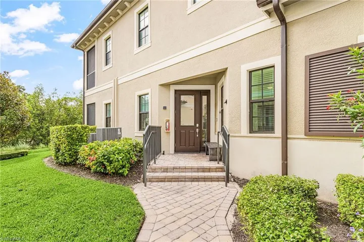 2488 Breakwater Way 13101, Naples, Florida 34112