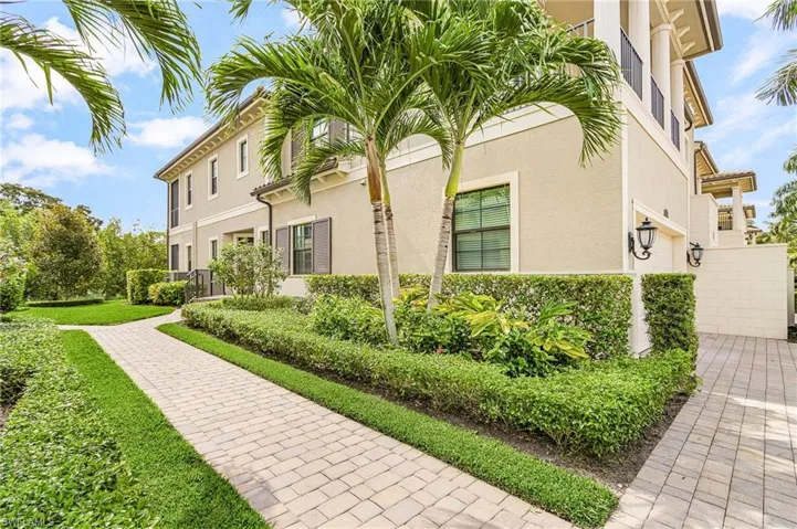 2488 Breakwater Way 13101, Naples, Florida 34112