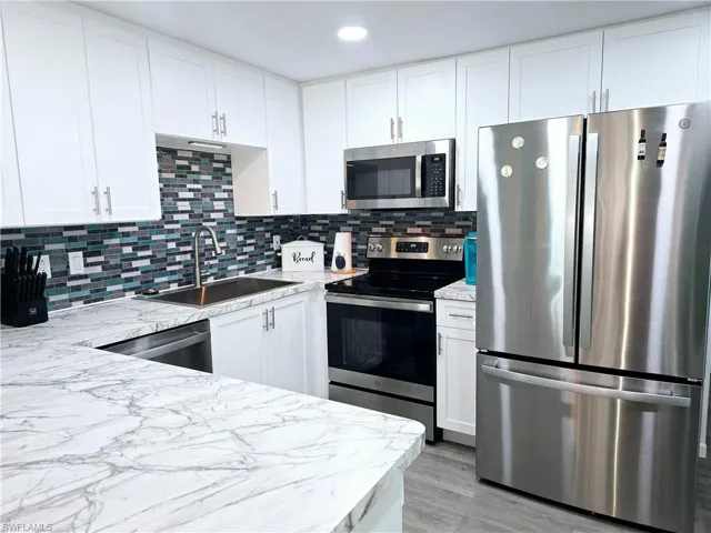 19 Moorhead Mnr, Naples, Florida 34112