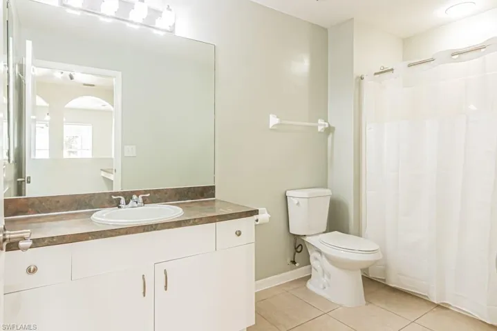 Guest Bathroom Shower and Tub