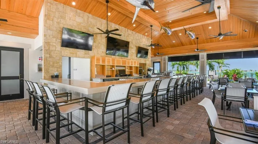Outdoor bar and dining