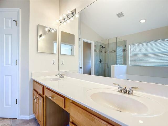 23385  Olde Meadowbrook  CIR, Estero, FL 34134
