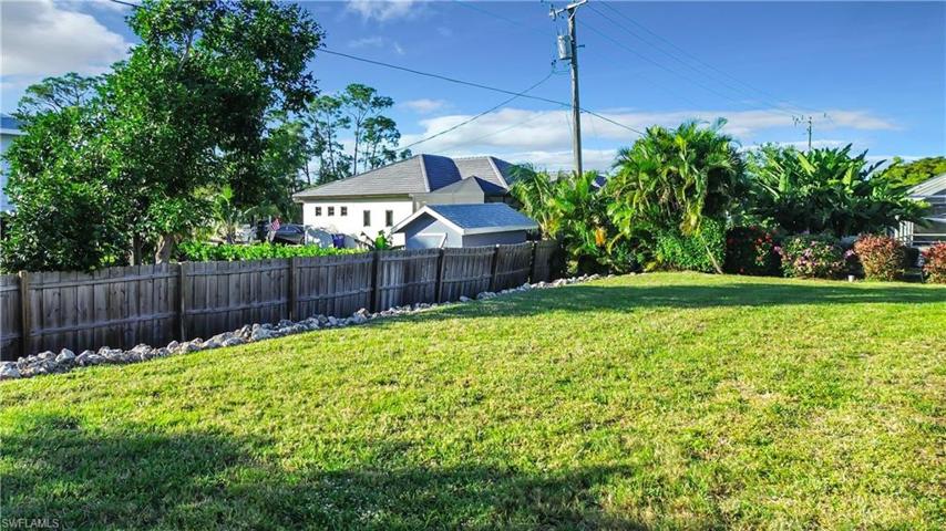 23385  Olde Meadowbrook  CIR, Estero, FL 34134