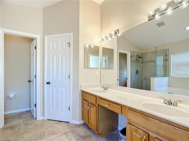 23385  Olde Meadowbrook  CIR, Estero, FL 34134