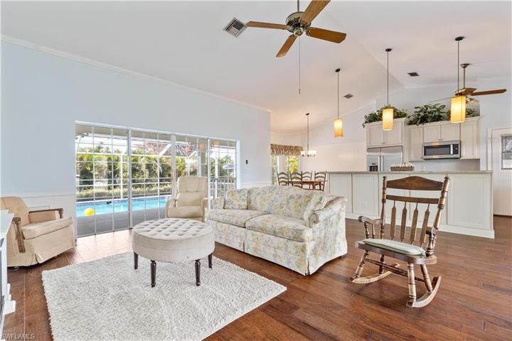 3716 SE 12th  PL, Cape Coral, FL 33904