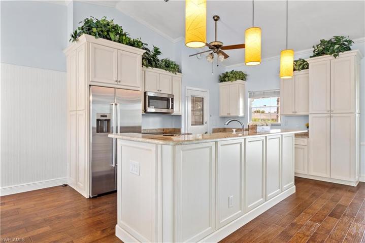 3716 SE 12th  PL, Cape Coral, FL 33904