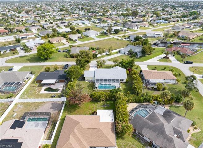 3716 SE 12th  PL, Cape Coral, FL 33904