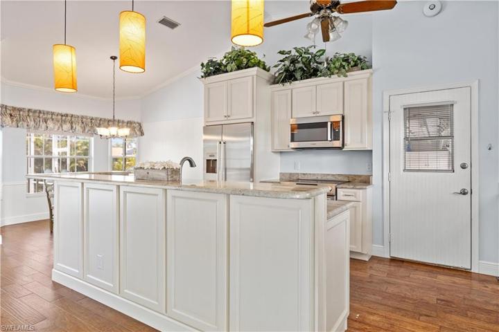 3716 SE 12th  PL, Cape Coral, FL 33904