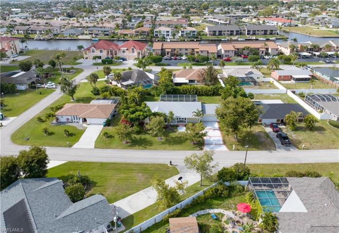 3716 SE 12th  PL, Cape Coral, FL 33904